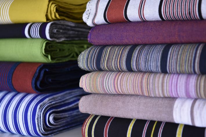 Regala fili e tessuti dell'azienda fallita, boom di chiamate