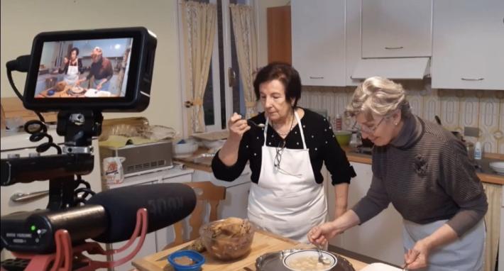 Albina e Ave, rezdore star di YouTube grazie alla serie web &laquo;Pasta Grannies&raquo;