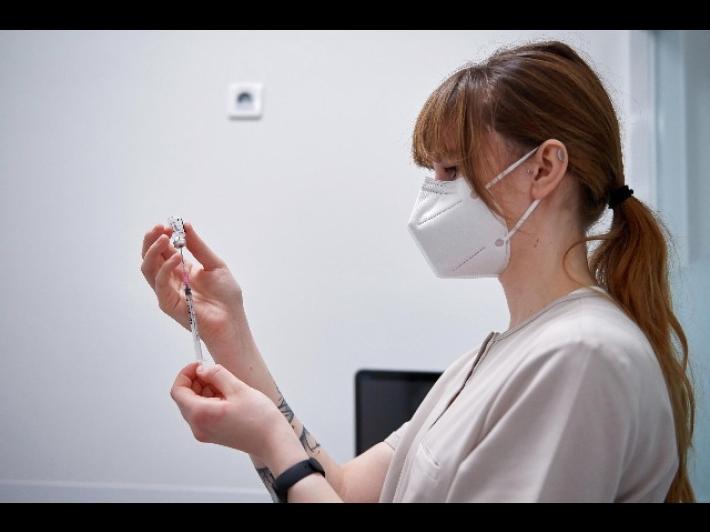 In Emilia-Romagna al via da luned&igrave; 22 novembre le prenotazioni per la terza dose ai 40-59enni