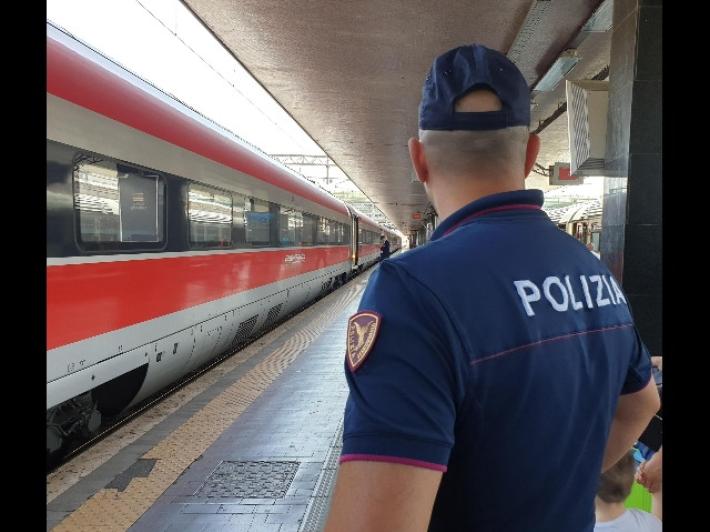 Per evitare la multa, 22enne senza biglietto del treno fornisce un nome fasullo: denunciato