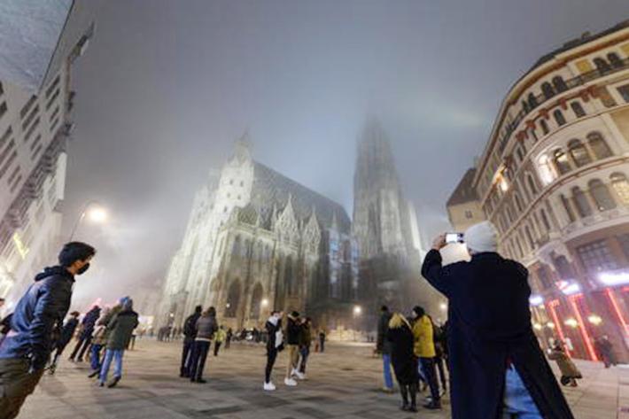 Dai lockdown ai green pass, cosi' l'Europa richiude