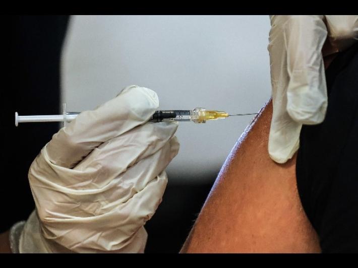 Terza dose per gli over 40: oltre 26mila prenotazioni in Emilia-Romagna, 344 a Parma 