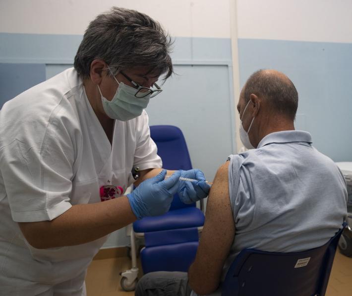 Terze dosi agli over 40: 4.053 prenotazioni in un giorno