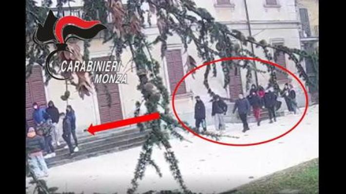 Ragazzini spogliati e rapinati al parco: baby gang in Brianza, 8 arresti e 4 denunce