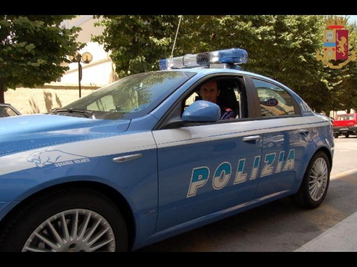 Spacciatore cercava clienti su una chat gay, arrestato mentre faceva sesso con un minore