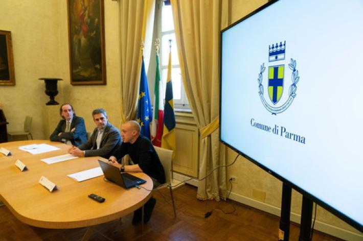 Il Comune cambia stemma e scoppia subito la polemica