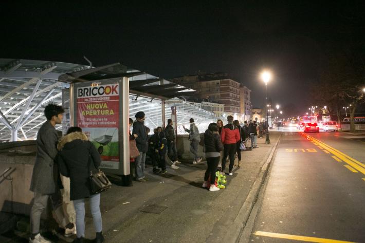 Sedicenne rapinato da una baby gang