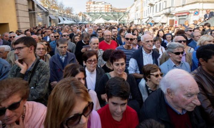 Una folla per il Ponte romano