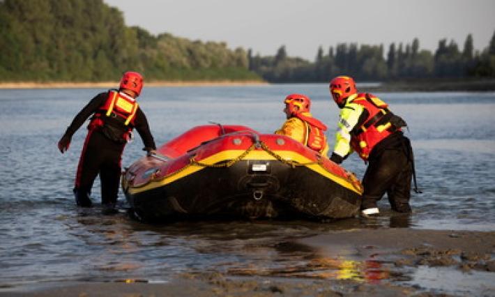 Pavia, 50enne si tuffa nel Po e non riemerge
