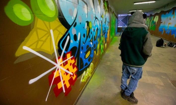 I murales sulle pareti del sottopasso