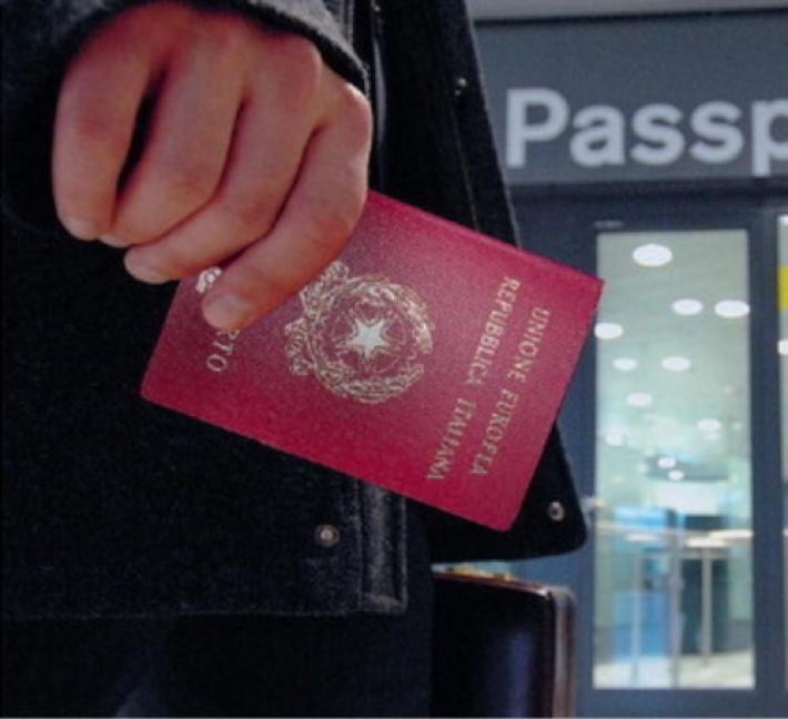 Assoviaggi, ritardi passaporti fanno saltare 80mila viaggi