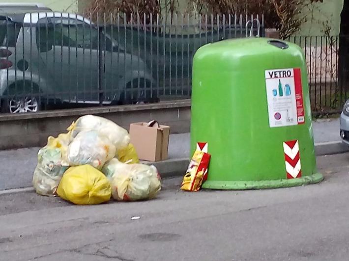 Spazzatura in strada Quarta