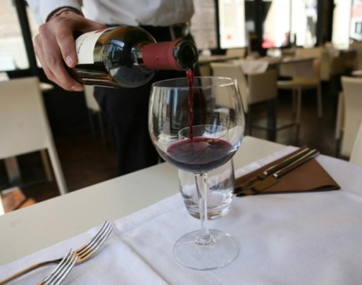 Mal di testa da vino rosso? Colpa di antiossidante naturale 