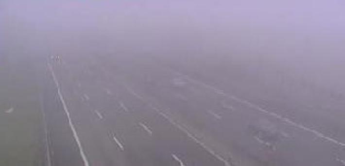 Nebbia in A1, visibilit&agrave; 150 metri. Autocisa, rallentamenti verso La Spezia 