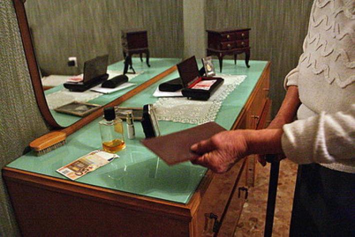 Spunta l'ultima truffa: quella dell'acqua santa, Anziana derubata