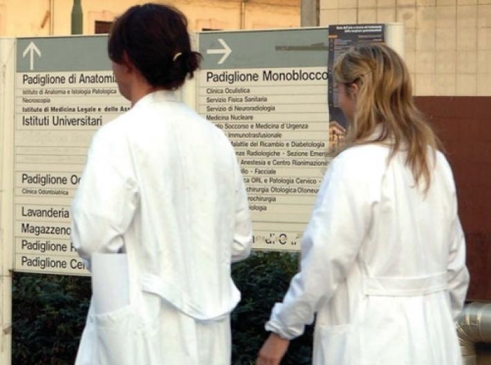 "Servono 30mila medici entro 7 anni. Subito 4mila posti in pi&ugrave; per le facolt&agrave; di Medicina"