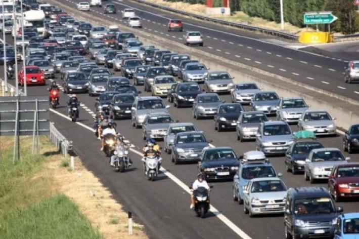 Traffico congestionato in A1 dopo un incidente: alle 8.15 otto chilometri di coda tra Fiorenzuola e Fidenza