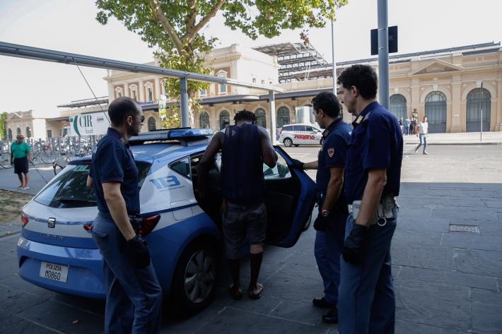 Allontanati tre stranieri molesti dalle zone rosse e denunciati