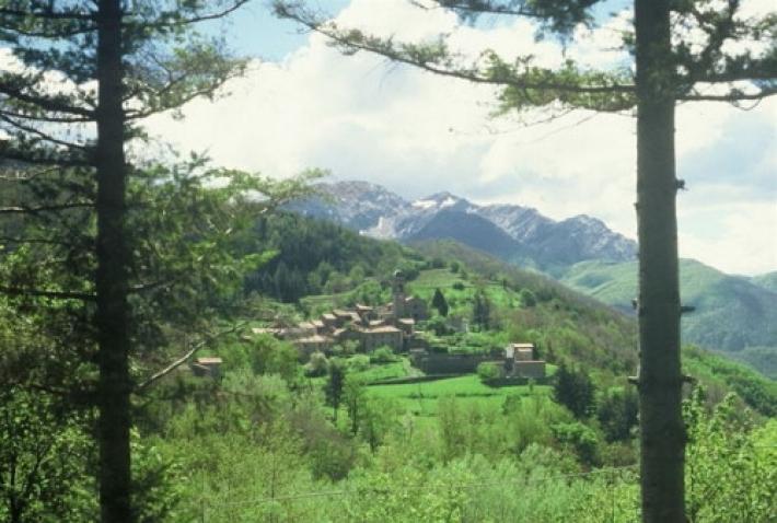 Ingegnere trovato morto sul balcone, ferito con un coltello:  choc a Licciana Nardi 