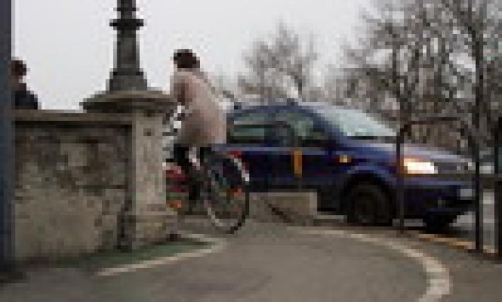 Ponte Italia, uno dei semafori ko: deviazione e code