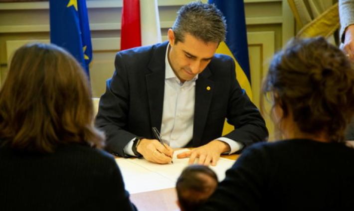 Coppie gay e riconoscimenti, &egrave; scontro sul &laquo;no&raquo; della procura