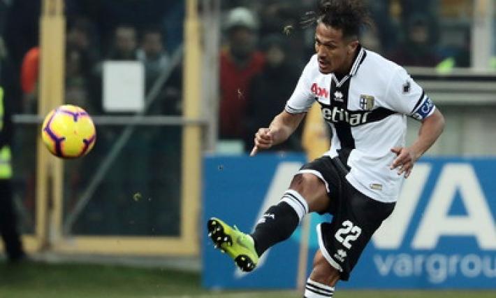 Torna Alves: difesa a tre?