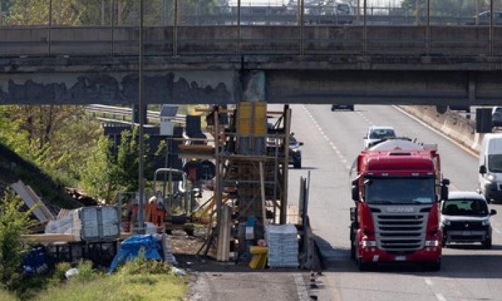 Asolana, slitta la riapertura del cavalcavia sull'A1. Un lettore: "Anche oggi 35 minuti per superarlo"