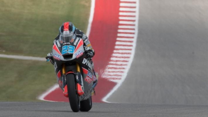 Moto2, pole a Schrotter. Vola Pasini
