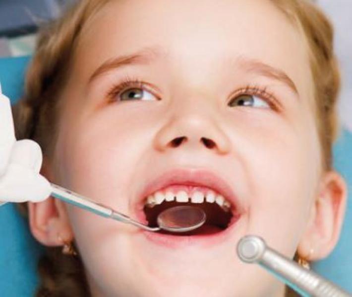 Denti perfettamente allineati grazie ai nuovi apparecchi