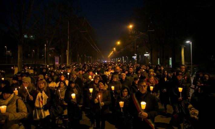 Mille fiaccole contro il femminicidio