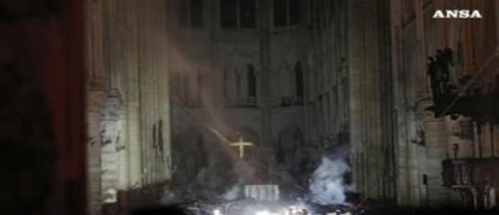 Notre-Dame, le prime immagini dell'interno Video