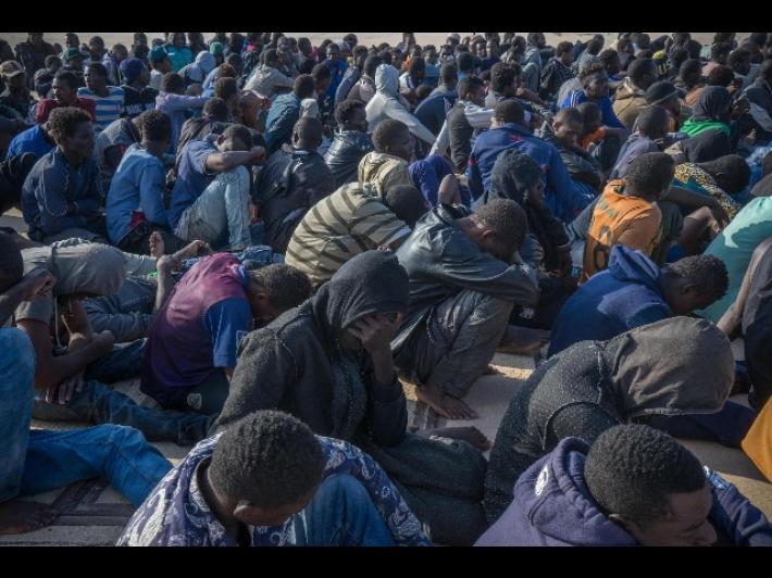 Immigrazione, arresto pubblici ufficiali