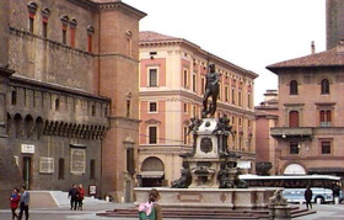 Extinction Rebellion denuncia: "Abusi in Questura a Bologna, attivista costretta a spogliarsi e piegarsi davanti a un agente di polizia" 