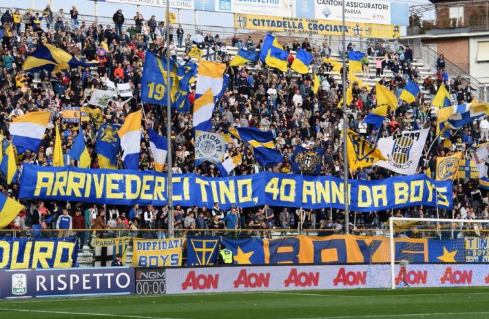 La curva ricorda Tino Violi prima di Parma-Avellino 