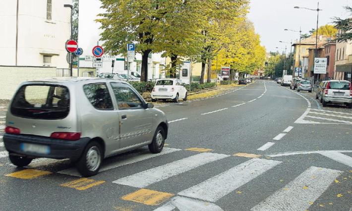 Accoltellato dopo una lite stradale