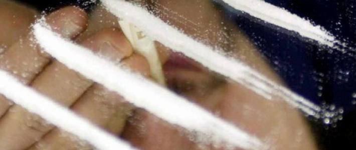 Sniffa polvere bianca in chiesa e posta il video su TikTok: ora rischia una denuncia