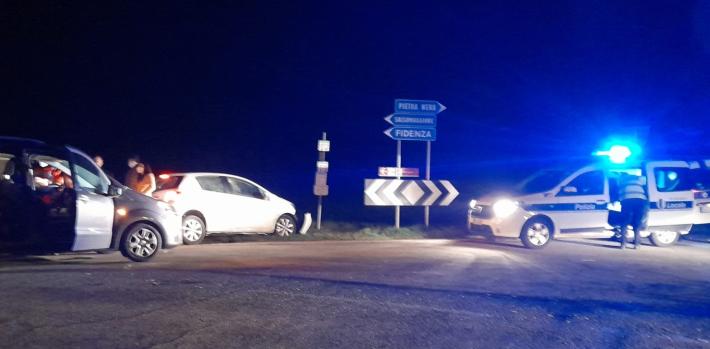 Scontro tra due auto a Scipione Case Passeri: un ferito