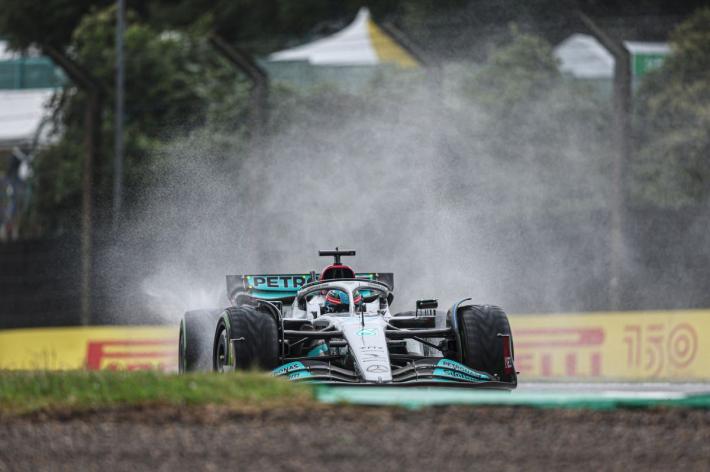 Pioggia a Suzuka: nelle libere brillano le Mercedes, Ferrari indietro