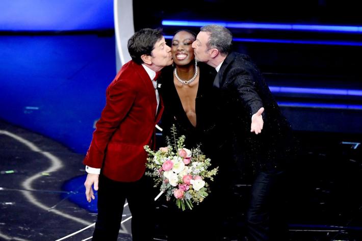 Sanremo, 9,2 mln di spettatori e 57,6% di share per la terza serata