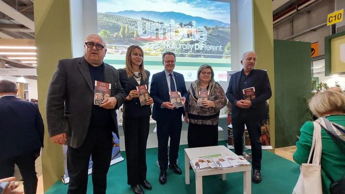 Al Vinitaly presentata la guida "Perugino e Signorelli"