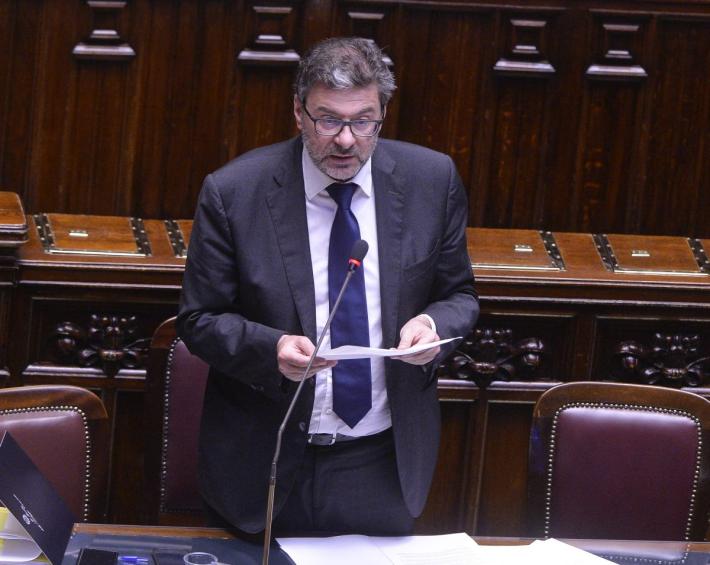 Poste, Giorgetti "Nessuna svendita, controllo dello Stato garantito"