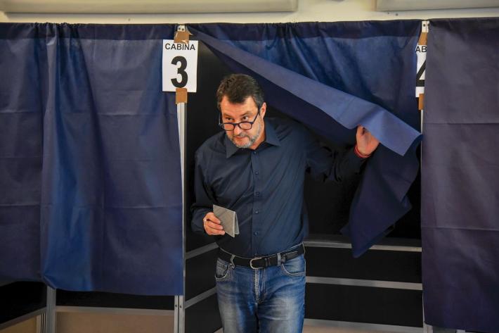 Salvini "Lega viva e vivace. Bossi vota un altro partito? Stranezze"