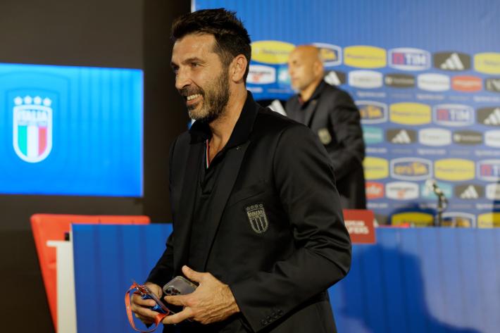 Buffon resta in Nazionale: "L'azzurro &egrave; la mia seconda pelle"