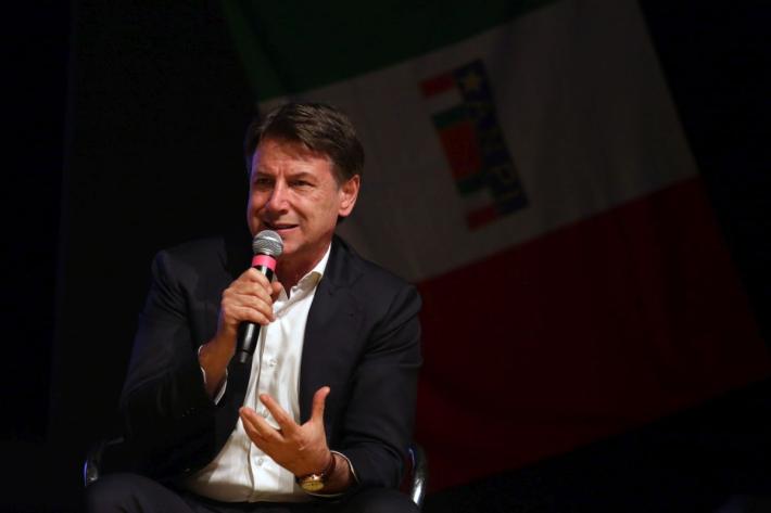 Conte "Impossibile stare con Renzi, ha capacit&agrave; demolitorie"