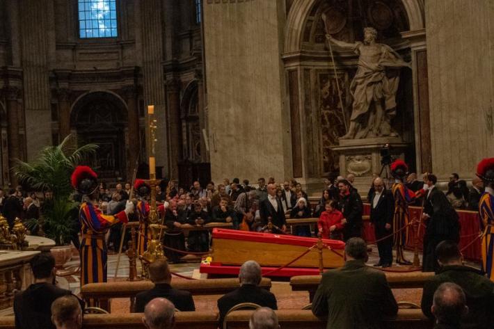 Papa Francesco, gi&agrave; oltre 128mila fedeli per l'ultimo saluto