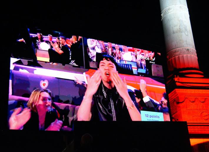 L'Austria vince l'Eurovision song contest, Corsi quinto