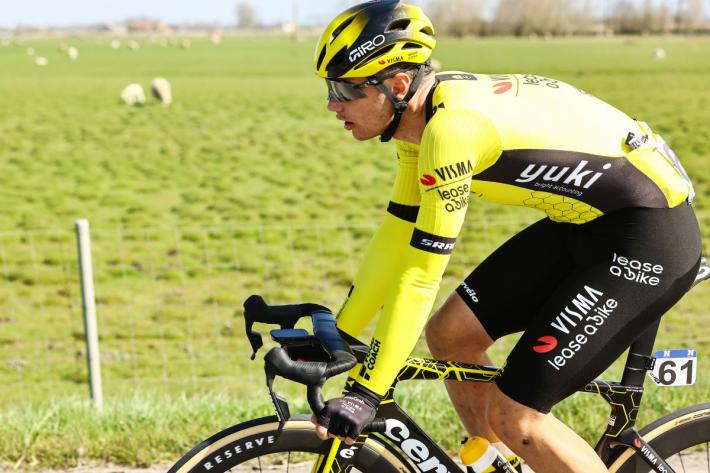 Giro d'Italia: volata vincente di Kooij a Viadana, Del Toro resta in rosa