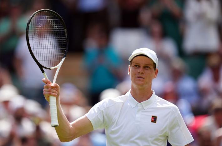 Esordio vincente di Sinner a Wimbledon,  cade subito Musetti, exploit della Cocciaretto