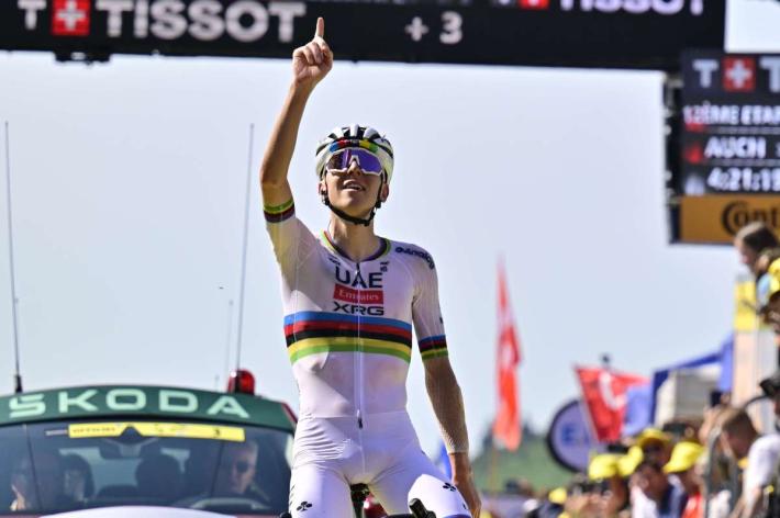 Tappa e maglia gialla per Pogacar al Tour: "Dedicato a Privitera"