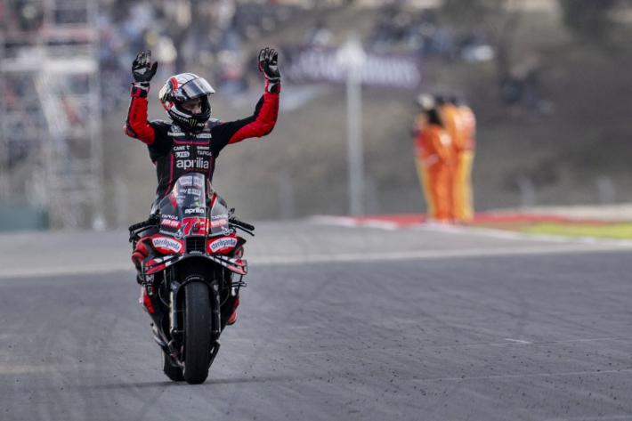 Bezzecchi vince a Valencia l'ultima gara della stagione